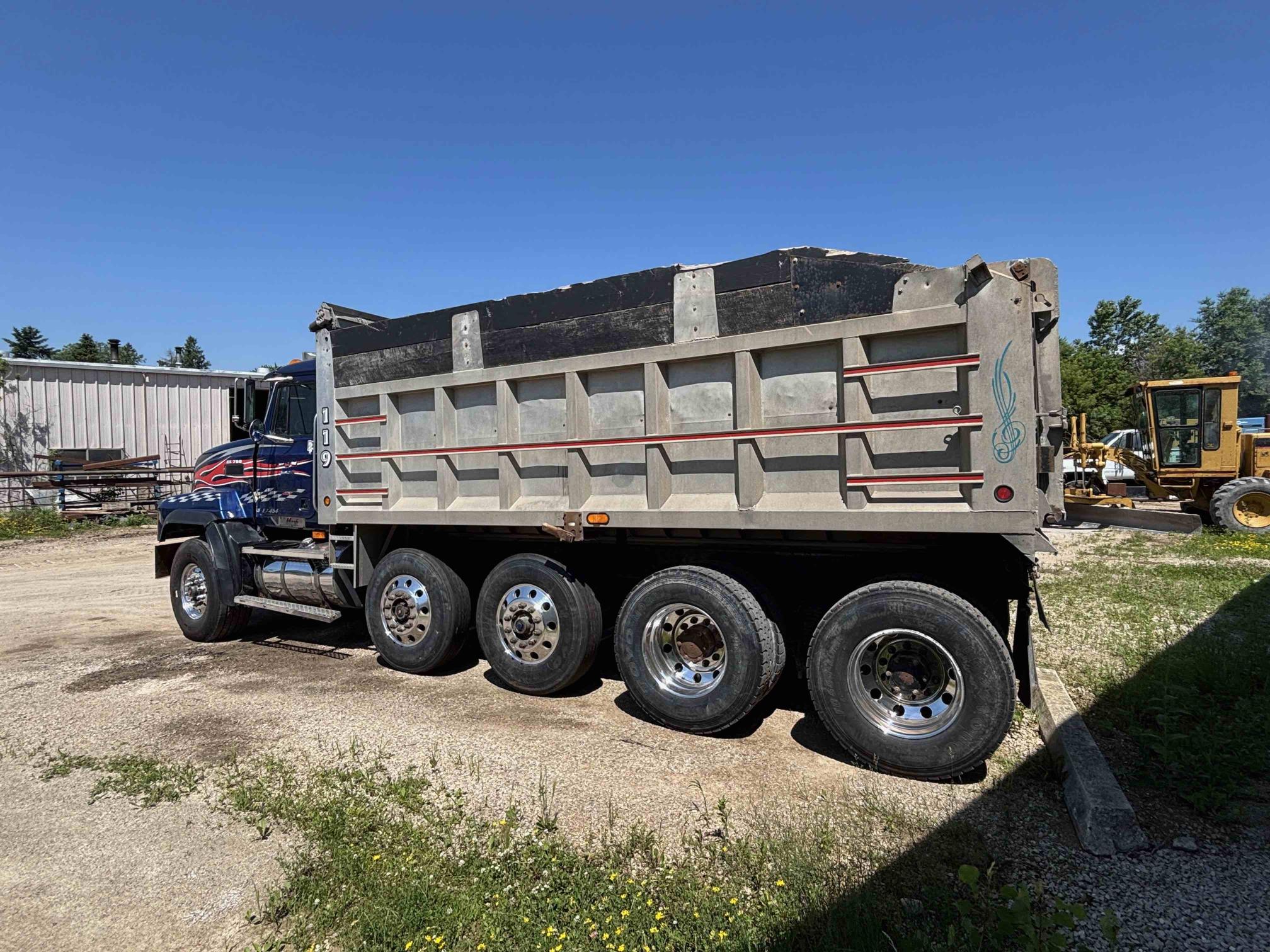 1997 MACK CL713 - Image 9